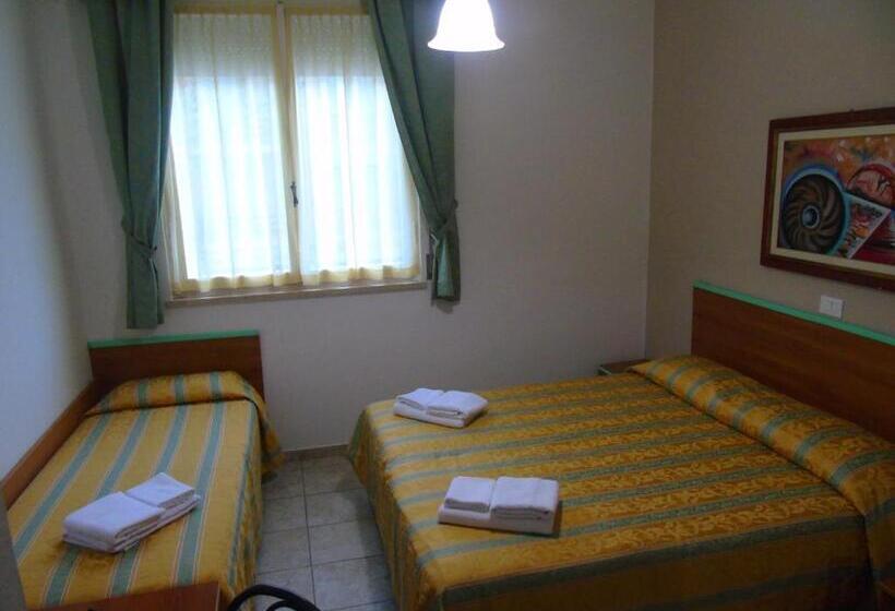 Трежместный Номер Economy, Zeus Lido Di Classe Room Only