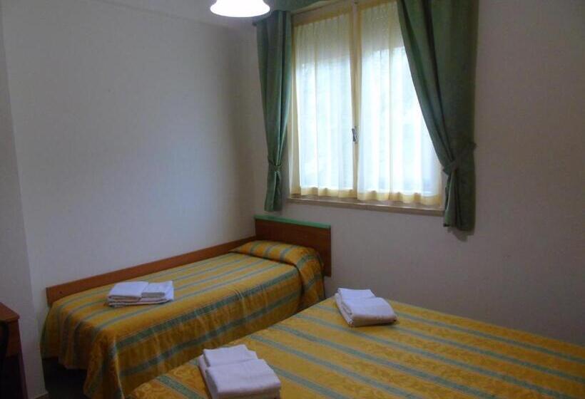Трежместный Номер Economy, Zeus Lido Di Classe Room Only