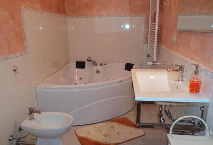 اتاق استاندارد با وان آب گرم, Bed & Breakfast Giardini Di Corte