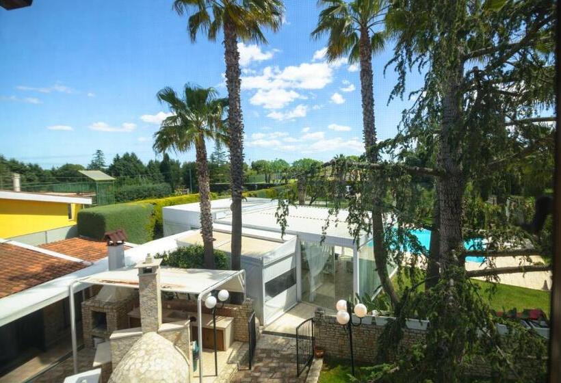 اتاق استاندارد با چشم‌انداز استخر, B&b Villa Adriana