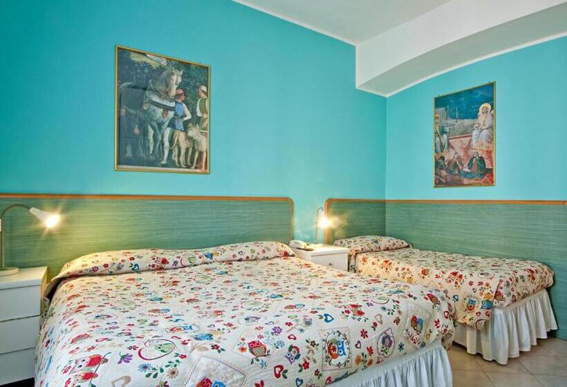 Habitació Triple Estàndard, Albergo Ristorante Corsini
