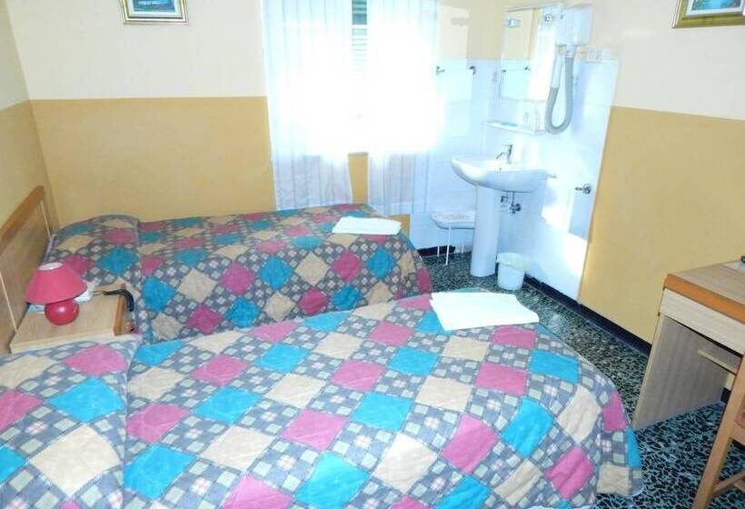 Camera Standard Bagno Condiviso, Albergo Torino