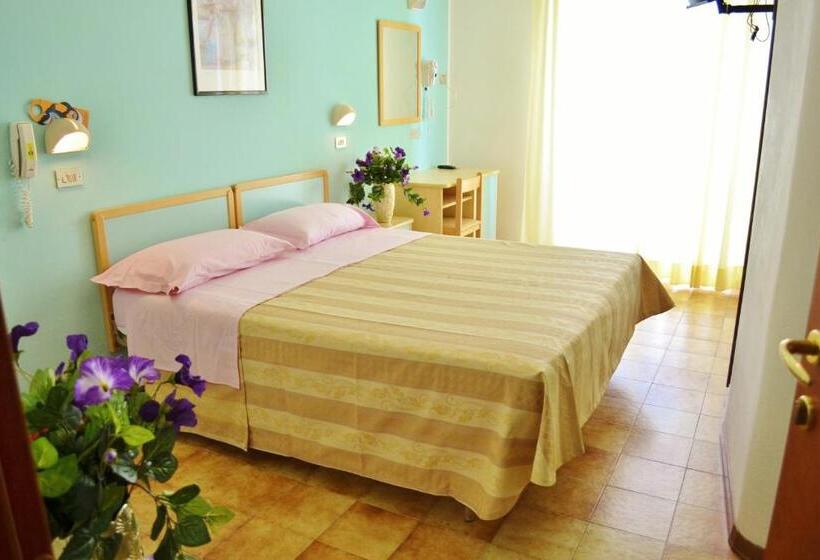 Quarto Estandar com Sacada, Solmar