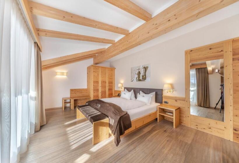 Полулюкс, Chalet Dlaces