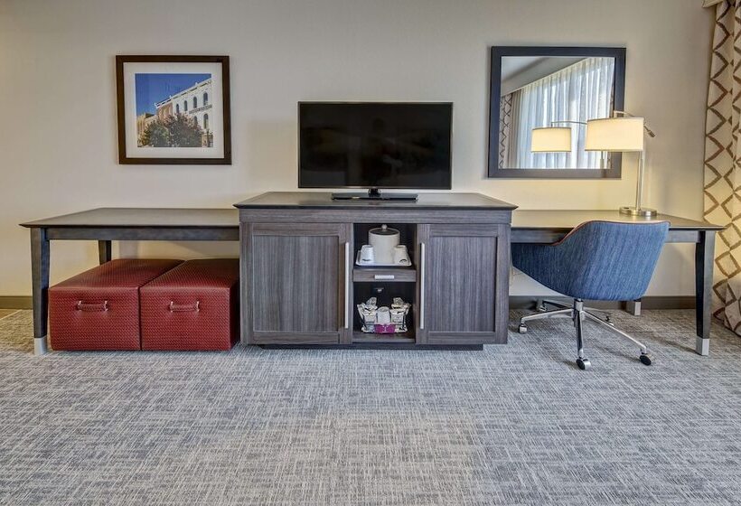 Номер Стандарт Кровать Кинг Адаптированный для Инвалидов, Hampton Inn & Suites Franklin Berry Farms