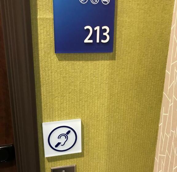 장애인을 위한 킹사이즈 침대 스탠다드 룸, Holiday Inn Express & Suites   Pittsburgh   Monroeville, An Ihg