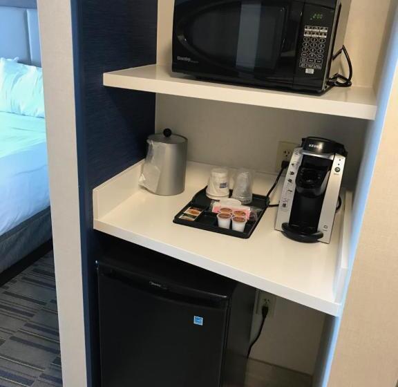 장애인을 위한 스위트, Holiday Inn Express & Suites   Pittsburgh   Monroeville, An Ihg