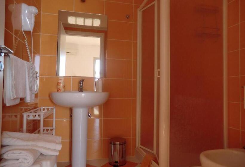 Трехместный Номер Deluxe Вид на Море, B&b Mediterraneo Mare E Sole