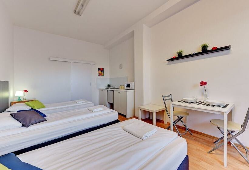 Pokój Standard Trzyosobowy, Nice Rooms   Pokoje Gościnne