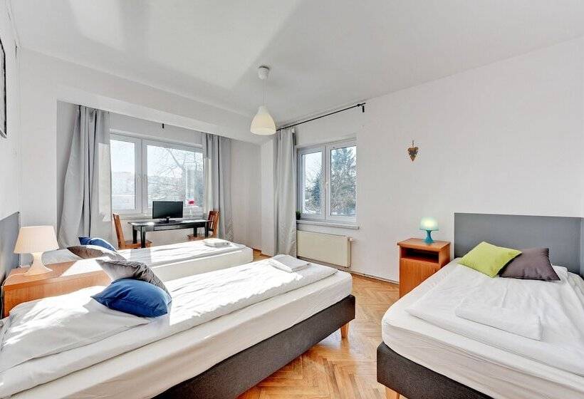 Pokój Trzyosobowy Standard Wspólna Łazienka, Nice Rooms   Pokoje Gościnne