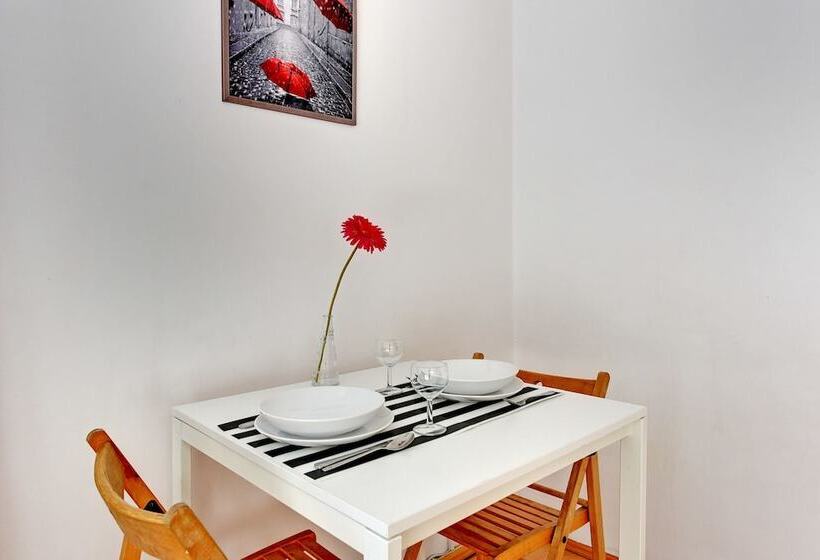 Pokój Trzyosobowy Standard Wspólna Łazienka, Nice Rooms   Pokoje Gościnne