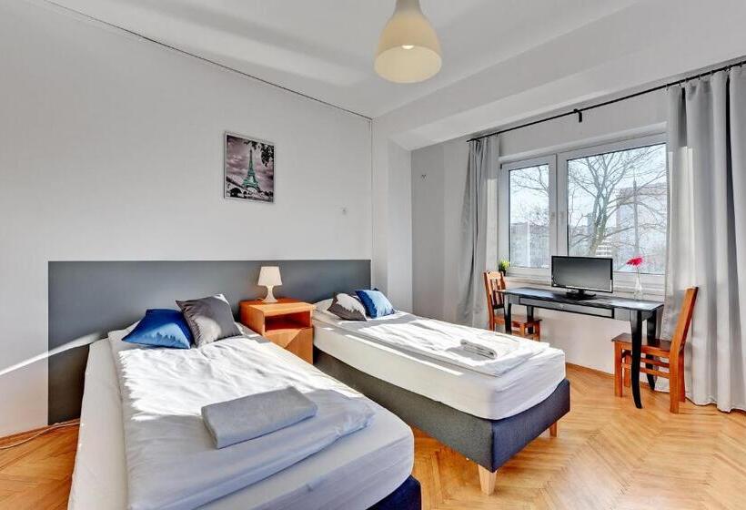 Pokój Trzyosobowy Standard Wspólna Łazienka, Nice Rooms   Pokoje Gościnne