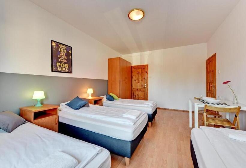 Pokój Czteroosobowy Standard, Nice Rooms   Pokoje Gościnne
