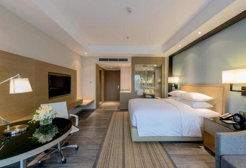 带大床的豪华间, Courtyard By Marriott Siem Reap Resort