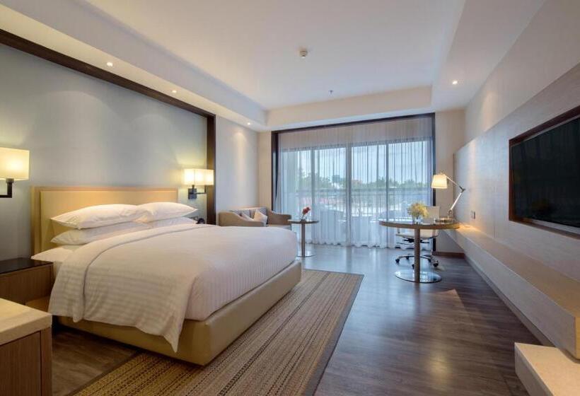 带大床的豪华间, Courtyard By Marriott Siem Reap Resort