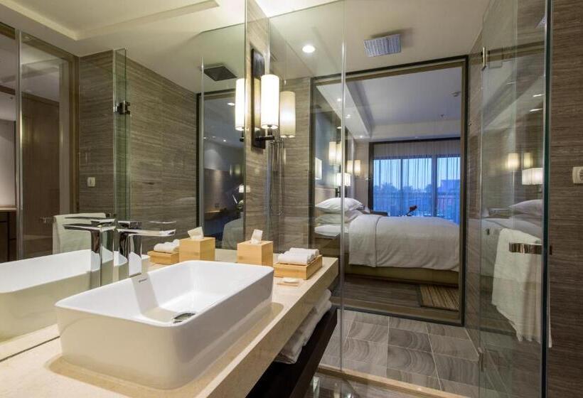 带大床的行政房间, Courtyard By Marriott Siem Reap Resort