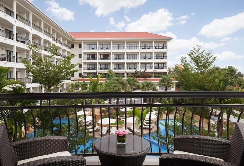 带泳池观景的豪华房, Courtyard By Marriott Siem Reap Resort