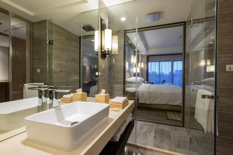 带大床的行政房间, Courtyard By Marriott Siem Reap Resort