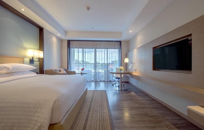 带大床的豪华间, Courtyard By Marriott Siem Reap Resort