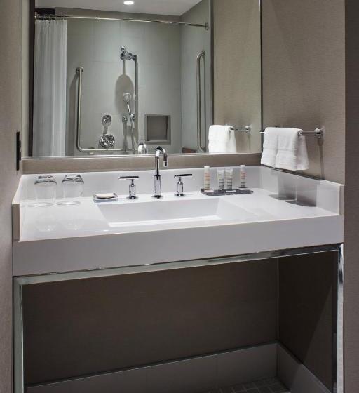 Номер Клуб Кровать Кинг, Toronto Marriott Markham