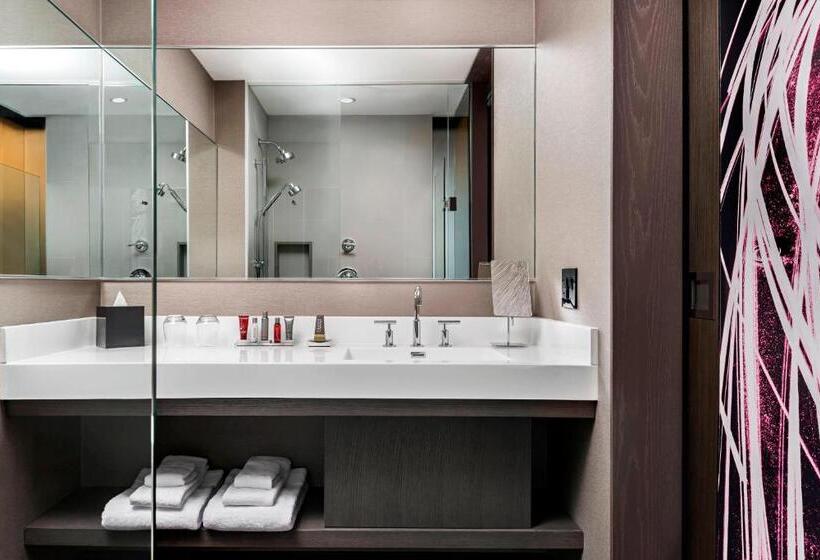 Номер Клуб, Toronto Marriott Markham