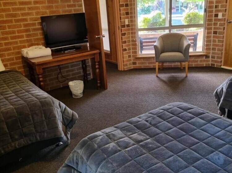 Семейный Номер, Country Roads Motor Inn Naracoorte