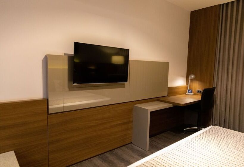Номер Superior, Jl Hotel By Bourbon