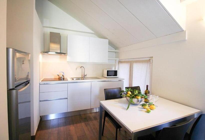 استودیوی استاندارد, Residence Felice