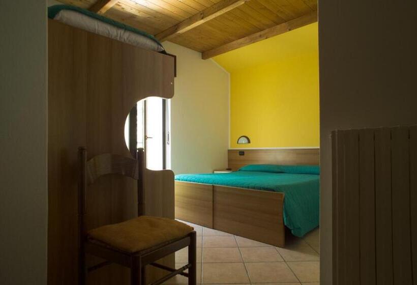 Четырехместный Номер Стандарт, Albergo Ristorante Innocenti