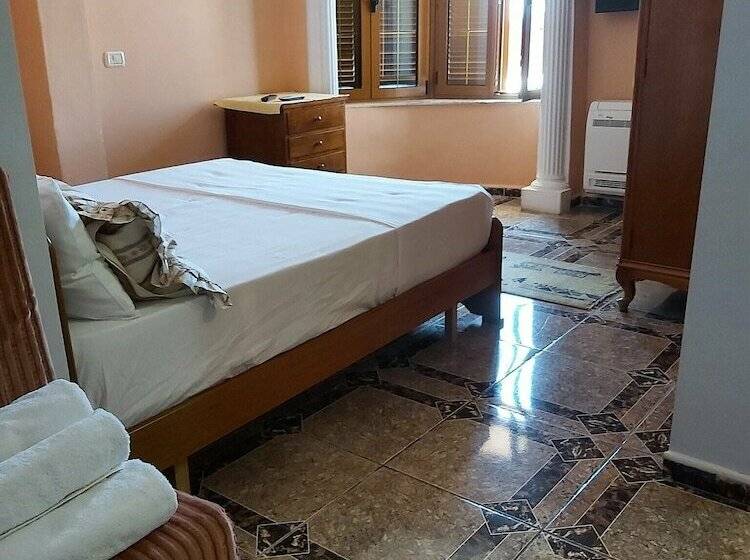 استودیو خانوادگی, Vila Blu Inn