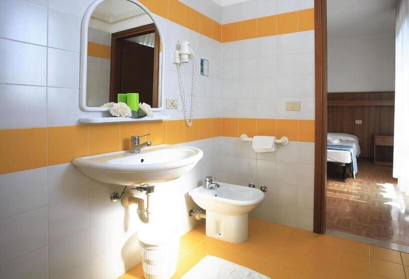 Трехместный Номер Стандарт с Балконом, Villa Aspe