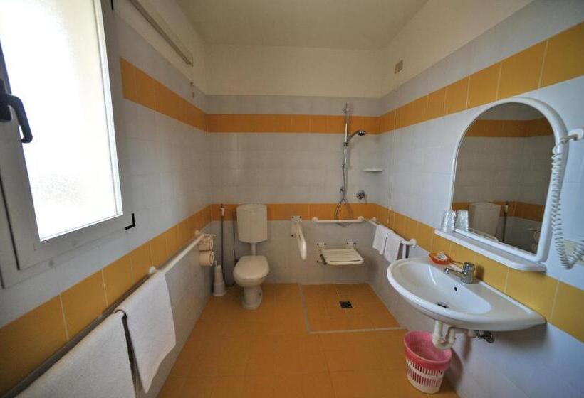 Трехместный Номер Стандарт с Балконом, Villa Aspe