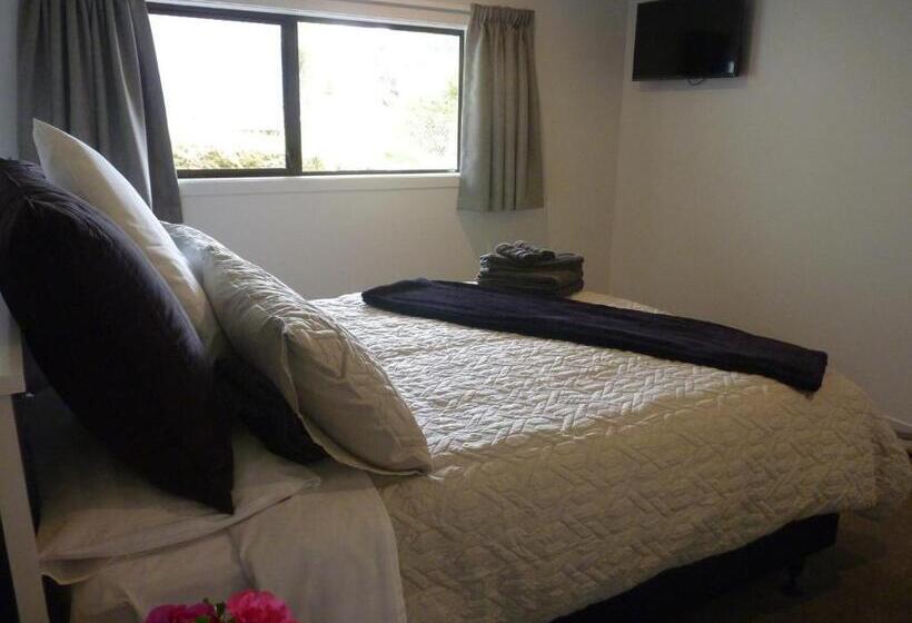 Standard room with outdoor bath, Abel Tasman Kaiteriteri B & B