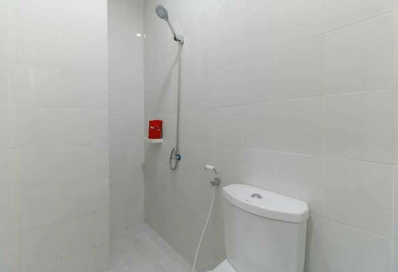 Номер Economy, Reddoorz Plus @ Kapuk Business Park
