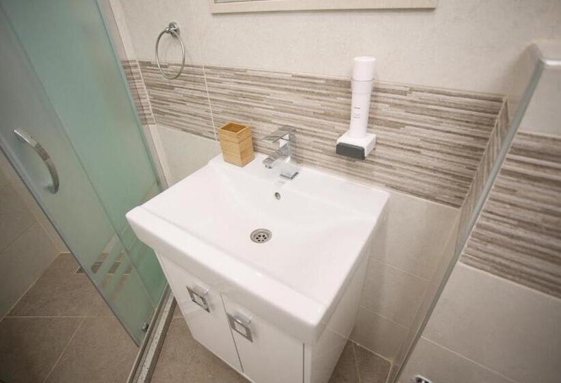 اتاق استاندارد با بالکن, Apartmani Brocat