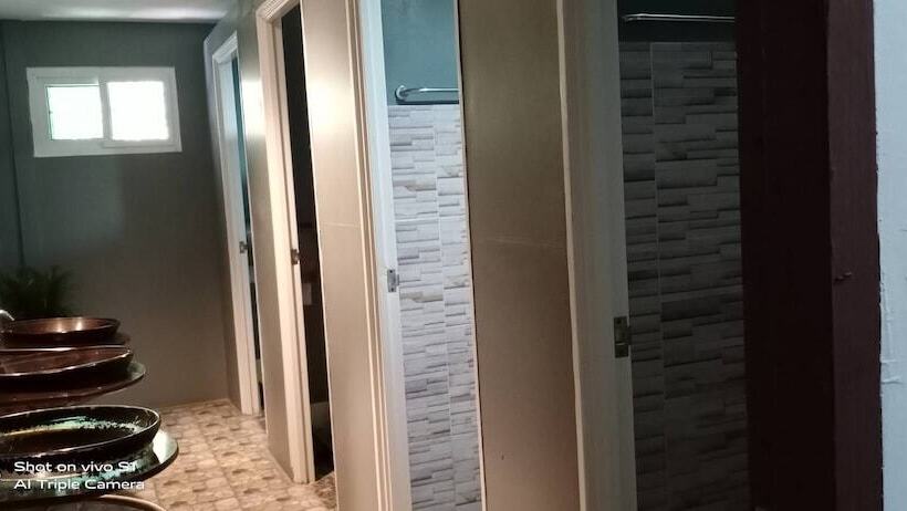 اتاق استاندارد با سرویس بهداشتی مشترک, Decho Hostel
