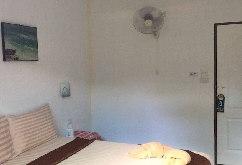 اتاق استاندارد با سرویس بهداشتی مشترک, Decho Hostel