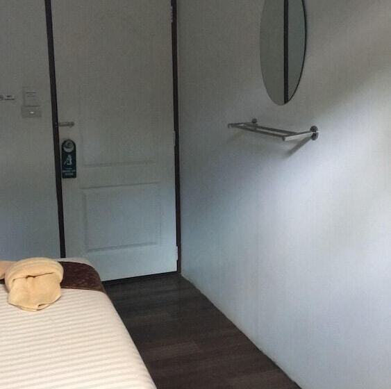 اتاق استاندارد با سرویس بهداشتی مشترک, Decho Hostel