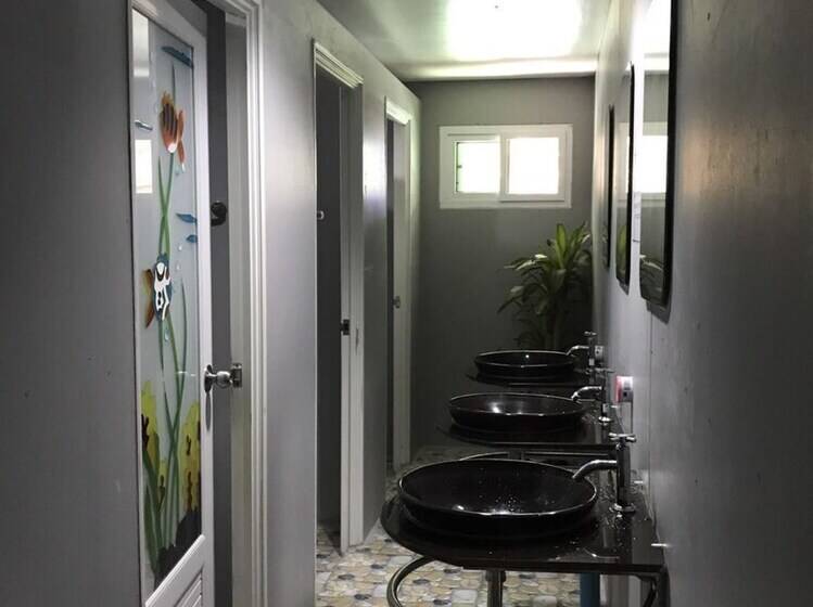 اتاق استاندارد با سرویس بهداشتی مشترک, Decho Hostel
