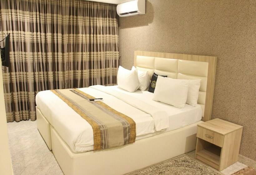 Deluxe Room, H9 Suites