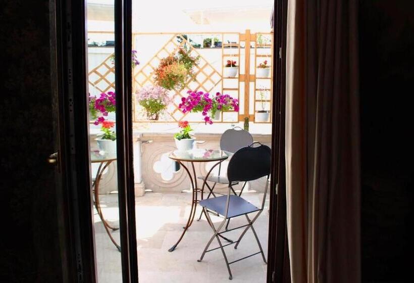 带大床的豪华间, Boutique Vila 8