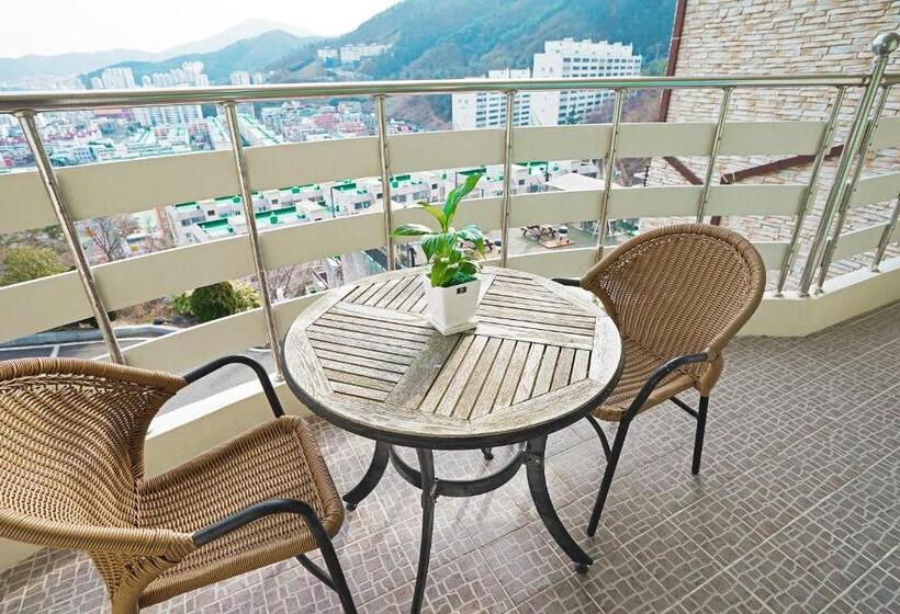 سوئیت پریمیوم, Home Fourest Resort Geoje