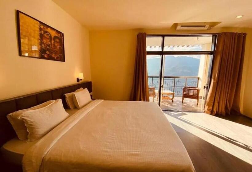 سوییت با چشم‌انداز کوه, Staynest Gangtok 300 Mtr From Mall Road