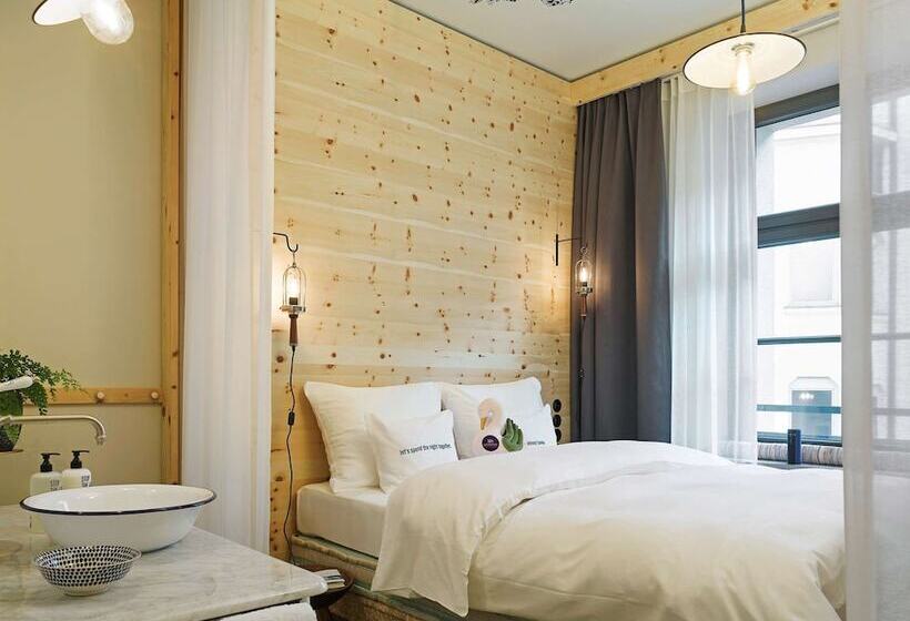Номер Стандарт, 25hours Hotel The Royal Bavarian