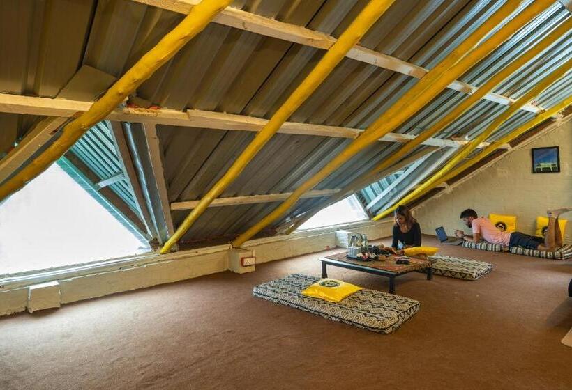 디럭스 4인 룸, The Hosteller Kasol