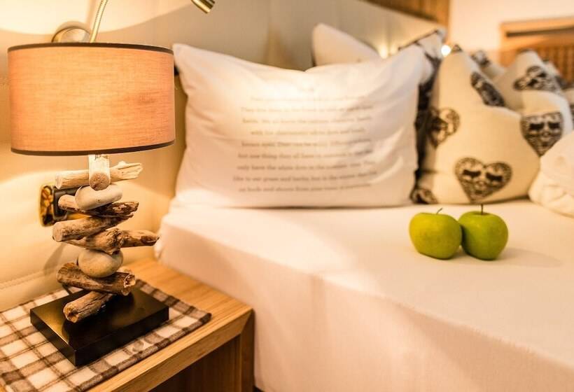 Номер Deluxe с Балконом, Alpin Boutique Villa Gabriela   Adults Only