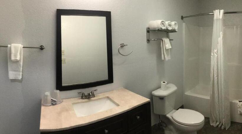 스위트 킹사이즈 침대, Budget Inn & Suites