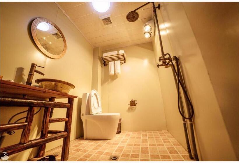 Номер Стандарт, Yi's Hostel