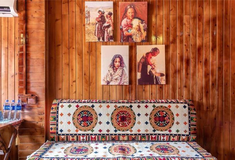 Четырехместный Номер Стандарт Вид на Сад, Yi's Hostel