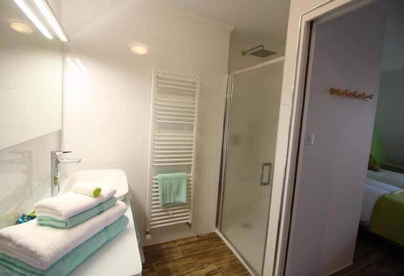 Номер Стандарт Вид на Сад, Auberge De L'arc En Ciel